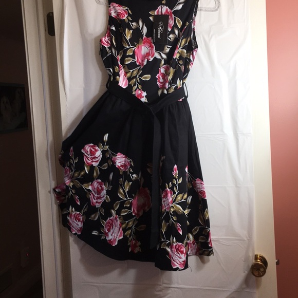 Mixinni Dress - Picture 2 of 6